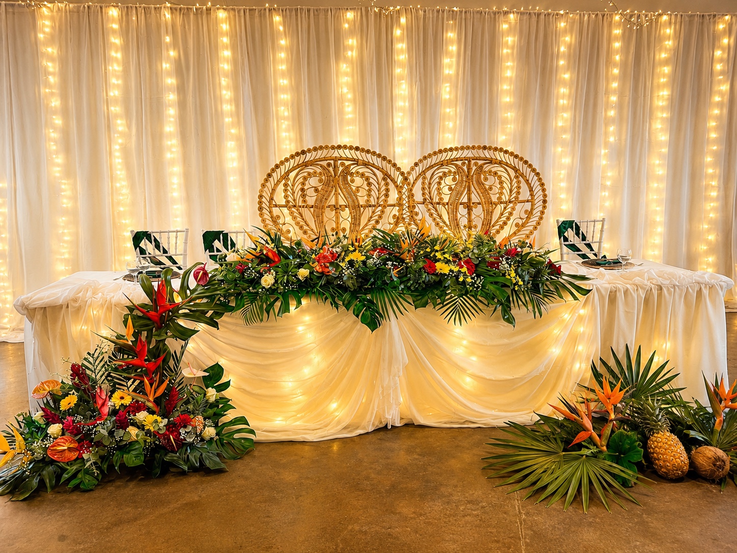 Table d’honneur tropical com luzes quentes